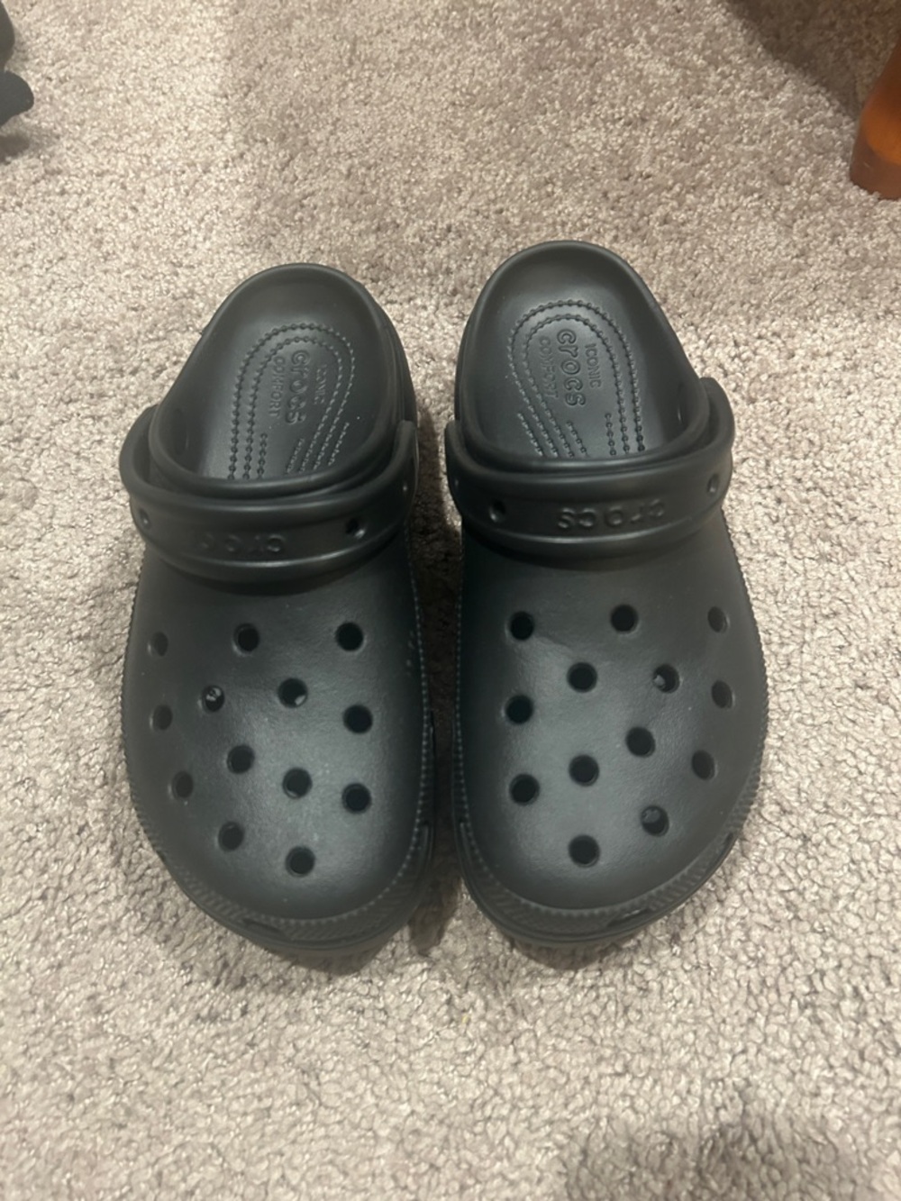 CROCS Classic Clog in Black platform